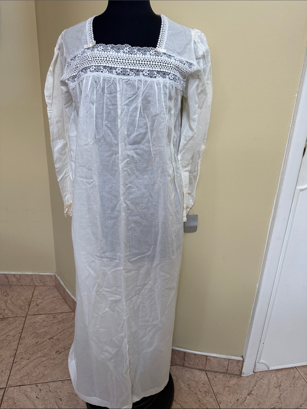 NWT Vintage Christian Dior White  night gown long sleeves M